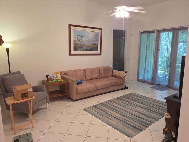 417 Pineapple Square SW 417, Vero Beach, FL 32962