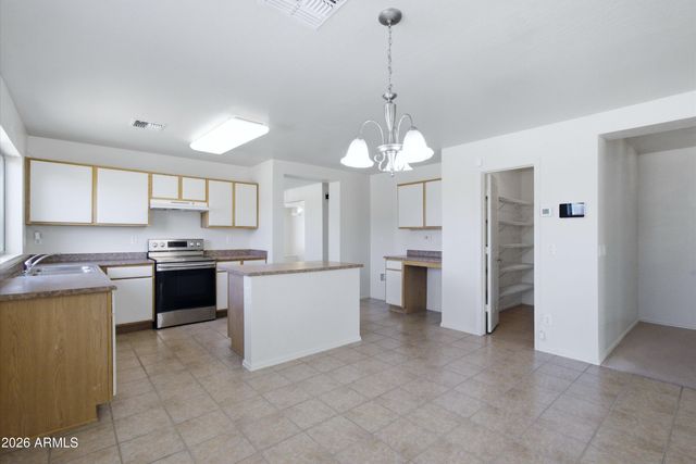 2933 W MALDONADO Road, Phoenix, AZ 85041