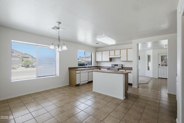 2933 W MALDONADO Road, Phoenix, AZ 85041