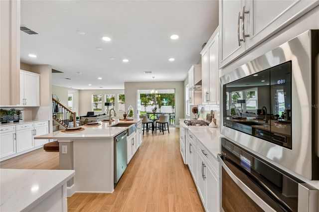 3318 WOLF LAKE AVENUE, Apopka, FL 32712