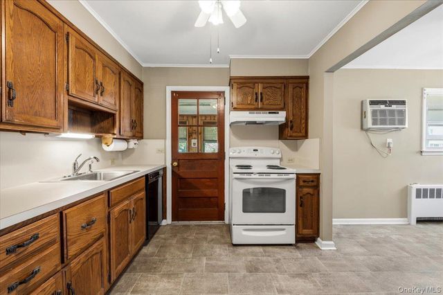 665 Dianne Street, Seaford, NY 11783