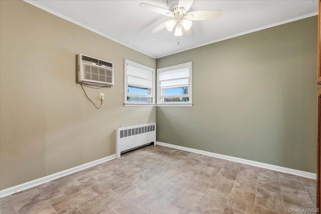 665 Dianne Street, Seaford, NY 11783