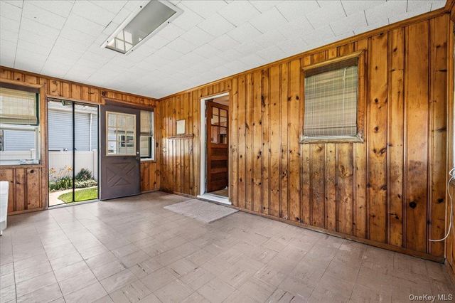 665 Dianne Street, Seaford, NY 11783