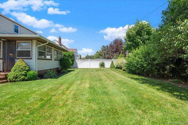 665 Dianne Street, Seaford, NY 11783