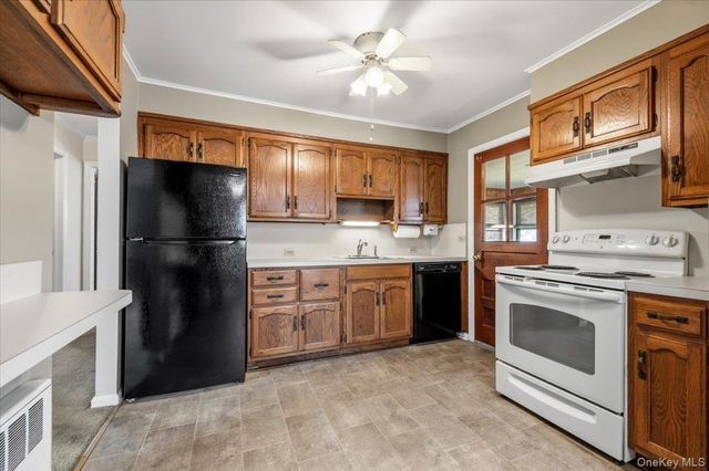 665 Dianne Street, Seaford, NY 11783