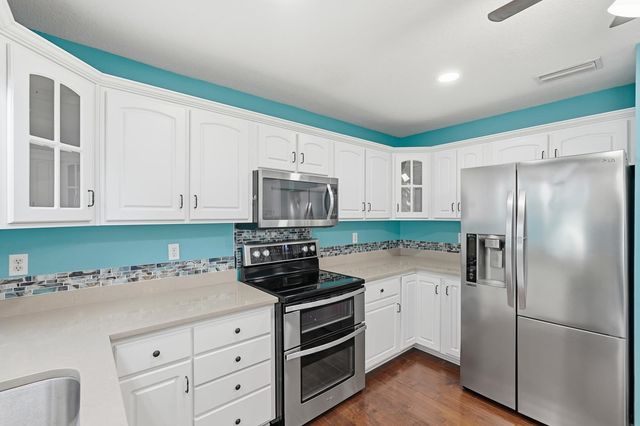 241 Crystal Cove Dr, Palatka, FL 32177