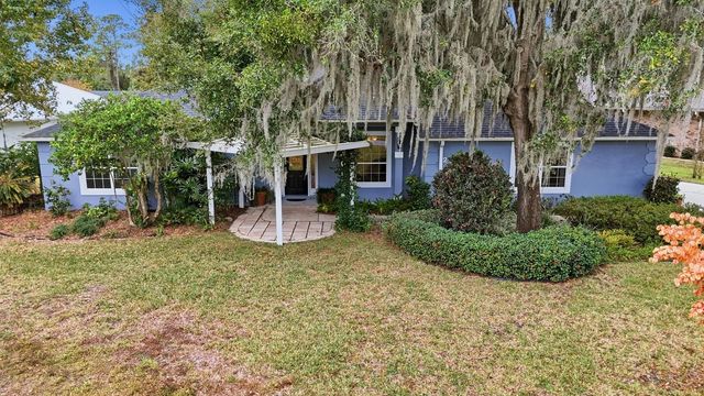 241 Crystal Cove Dr, Palatka, FL 32177