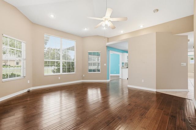 241 Crystal Cove Dr, Palatka, FL 32177