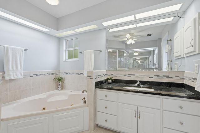 241 Crystal Cove Dr, Palatka, FL 32177