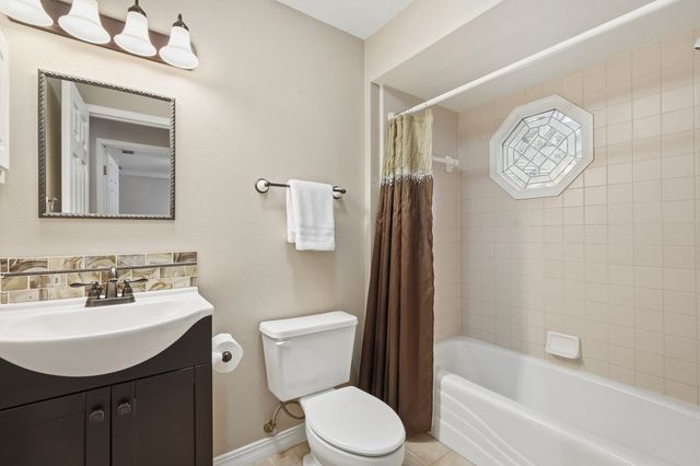 241 Crystal Cove Dr, Palatka, FL 32177