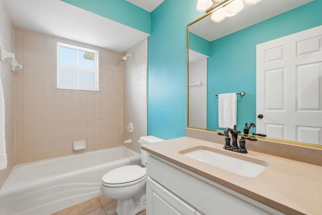 241 Crystal Cove Dr, Palatka, FL 32177