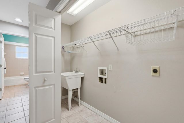 241 Crystal Cove Dr, Palatka, FL 32177