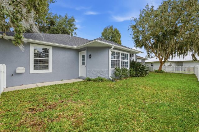 241 Crystal Cove Dr, Palatka, FL 32177