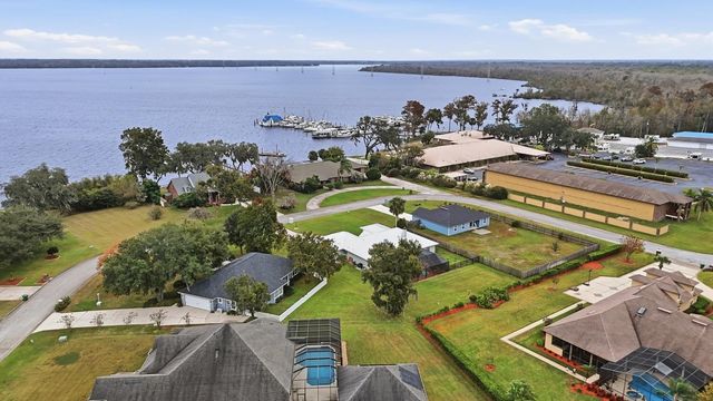 241 Crystal Cove Dr, Palatka, FL 32177