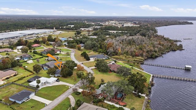 241 Crystal Cove Dr, Palatka, FL 32177