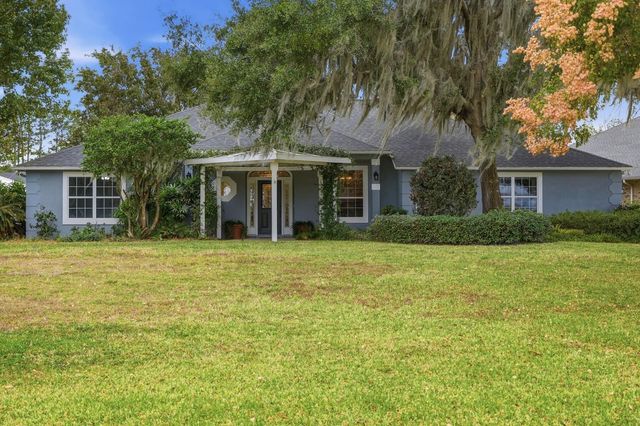 241 Crystal Cove Dr, Palatka, FL 32177