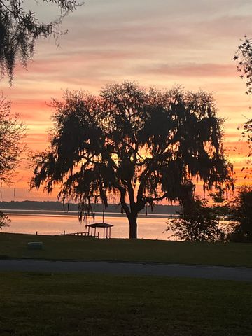 241 Crystal Cove Dr, Palatka, FL 32177