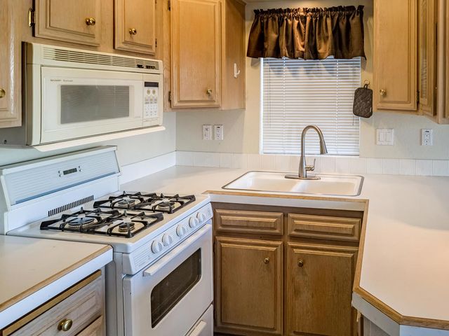 70200 Dillon Road 213, Desert Hot Springs, CA 92241