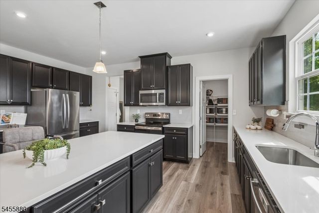 2 Vansickle Ct, Roxbury Twp., NJ 07850
