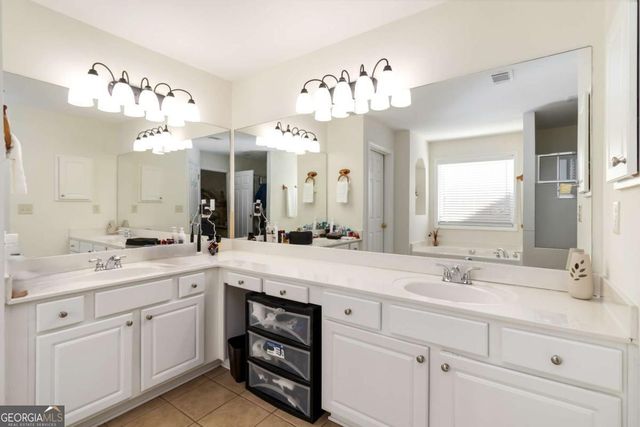 1670 Cooper Lakes Drive, Grayson, GA 30017