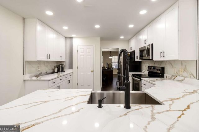 1670 Cooper Lakes Drive, Grayson, GA 30017