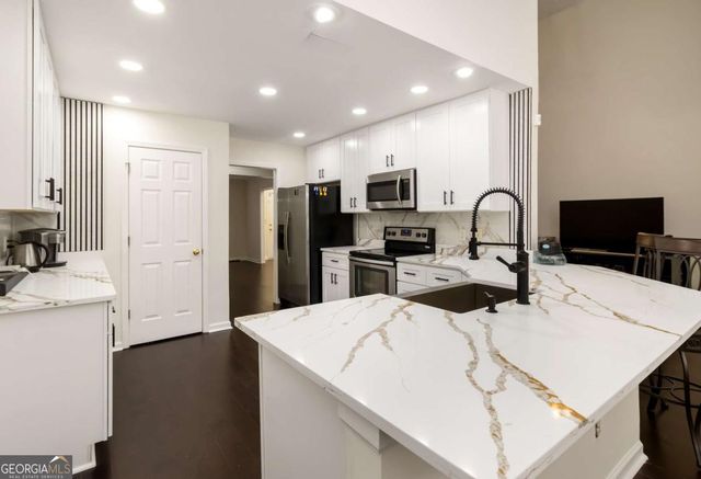 1670 Cooper Lakes Drive, Grayson, GA 30017