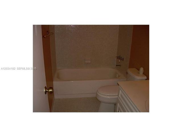11261 SW 88 ST 205H, Miami, FL 33176