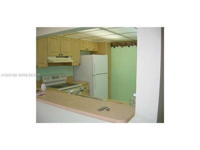 11261 SW 88 ST 205H, Miami, FL 33176