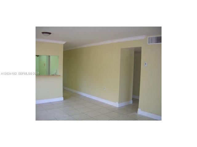 11261 SW 88 ST 205H, Miami, FL 33176