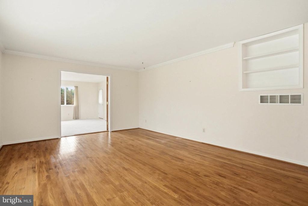 Image 10 of property listing at 13164 HOLLY LOCH LN, Highland, MD 20777