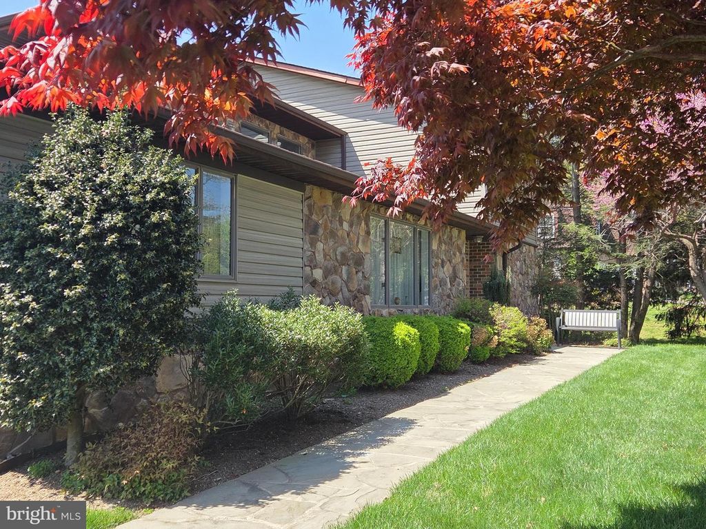Image 2 of property listing at 13164 HOLLY LOCH LN, Highland, MD 20777