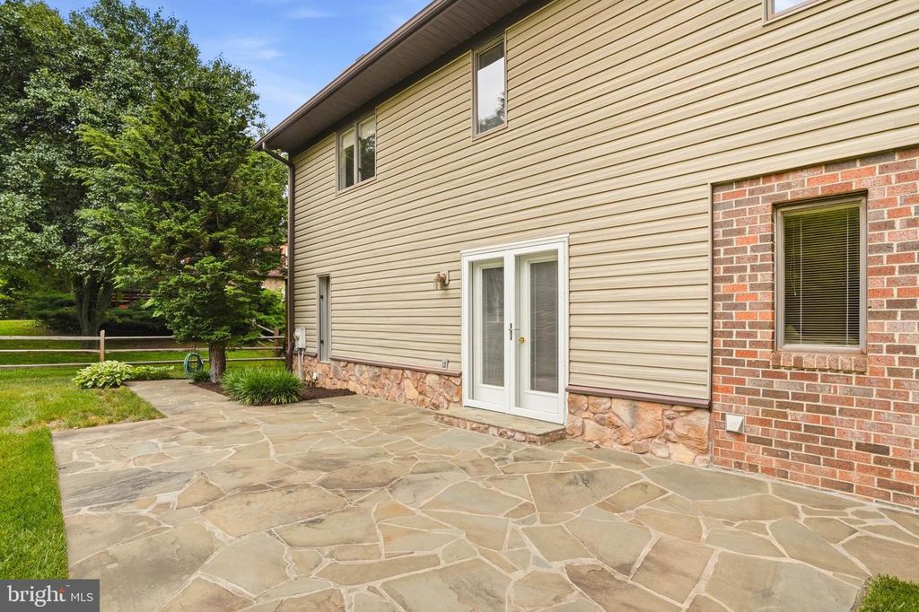 Image 6 of property listing at 13164 HOLLY LOCH LN, Highland, MD 20777