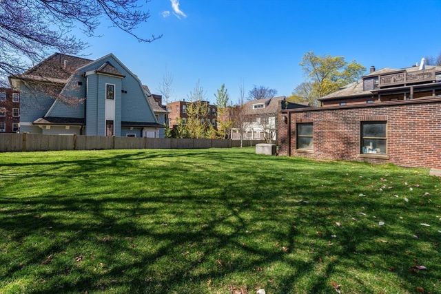 157 Babcock 2, Brookline, MA 02446