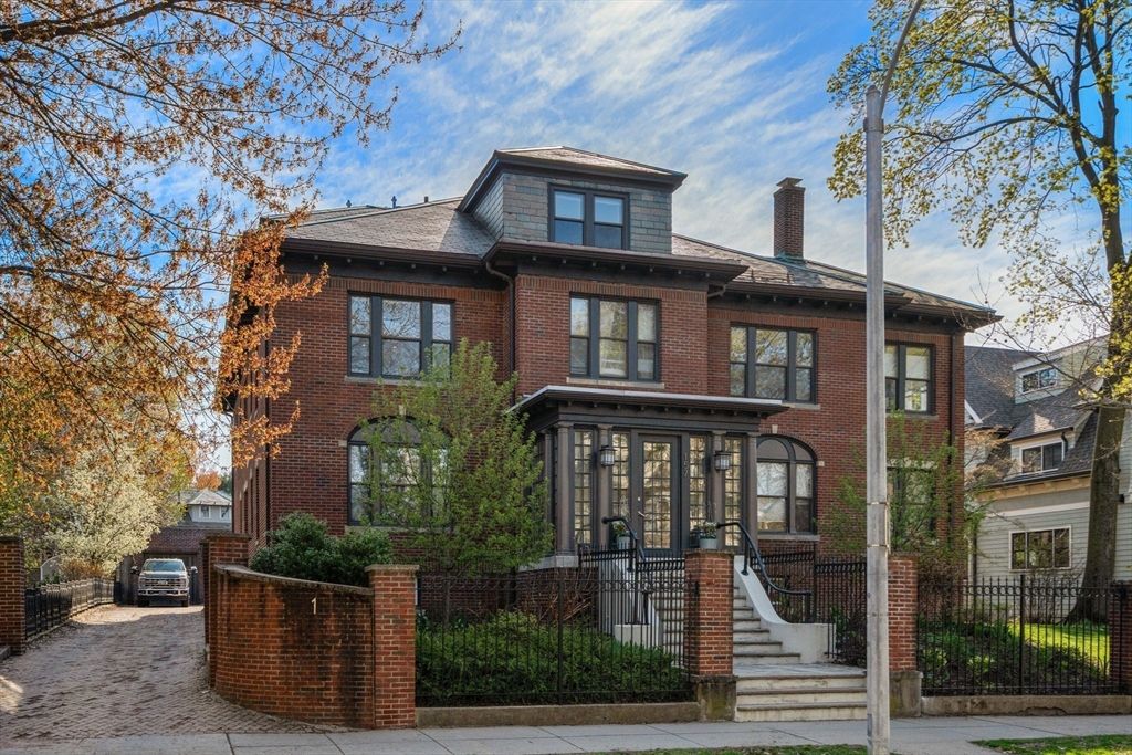 157 Babcock 2, Brookline, MA 02446