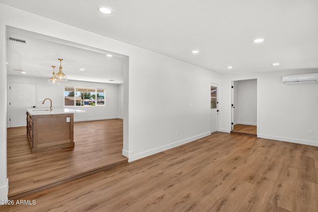 10856 W OAKMONT Drive, Sun City, AZ 85351