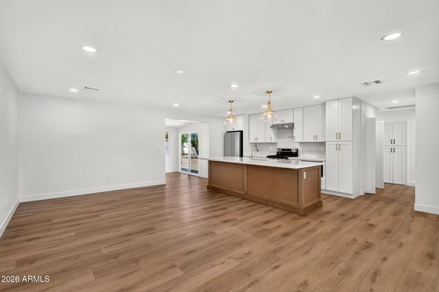 10856 W OAKMONT Drive, Sun City, AZ 85351