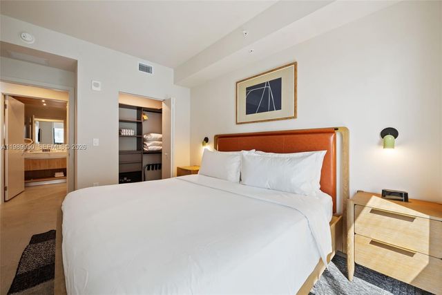 11 NE 26th St 2605, Miami, FL 33132