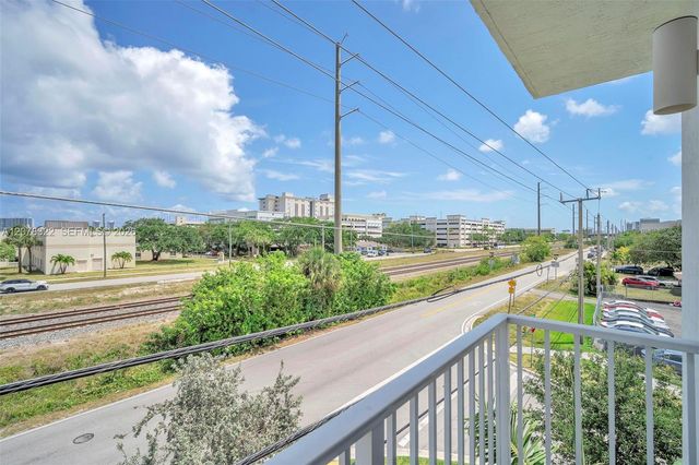 2651 NE 212th Terrace 301, Miami, FL 33180