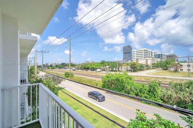 2651 NE 212th Terrace 301, Miami, FL 33180