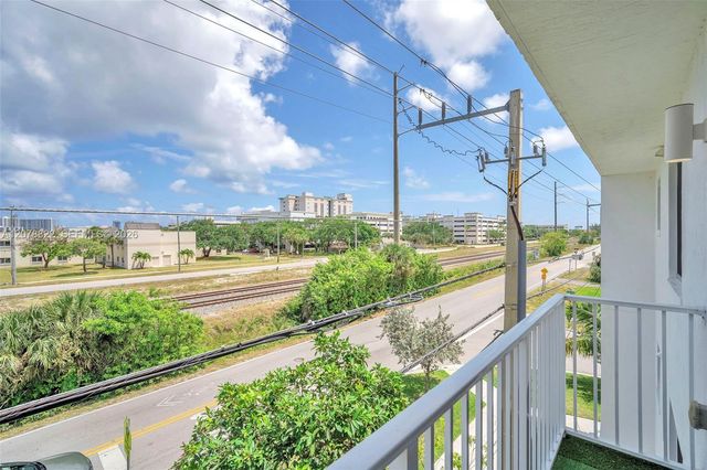 2651 NE 212th Terrace 301, Miami, FL 33180