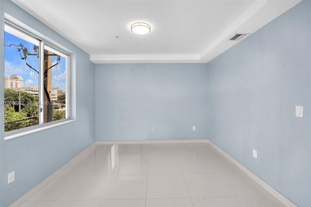 2651 NE 212th Terrace 301, Miami, FL 33180