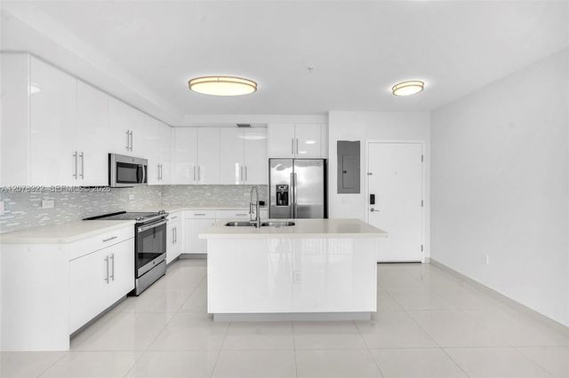 2651 NE 212th Terrace 301, Miami, FL 33180