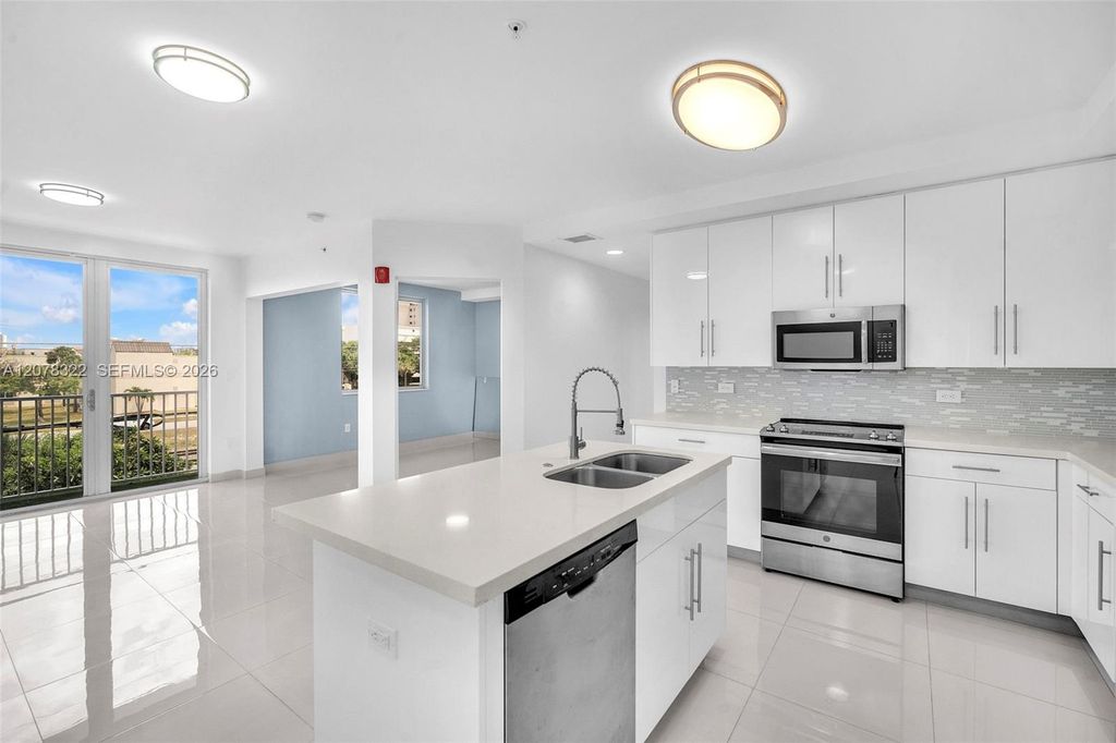 2651 NE 212th Terrace 301, Miami, FL 33180