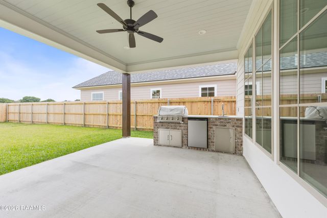 223 Trail Pointe Drive, Scott, LA 70583