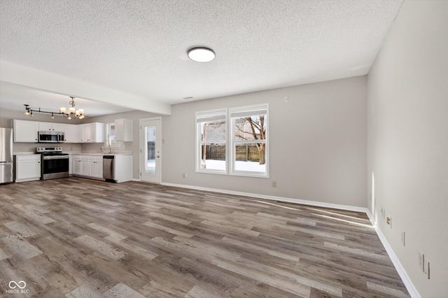 8277 S Evening Drive, Pendleton, IN 46064