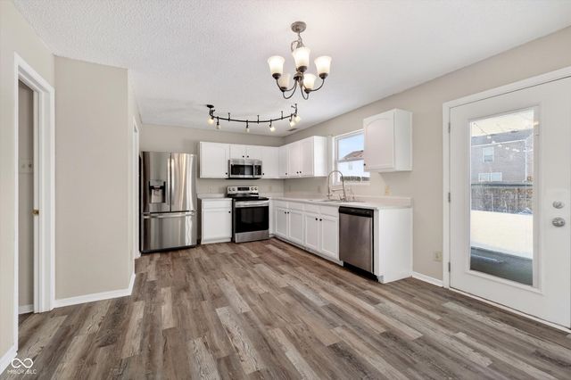 8277 S Evening Drive, Pendleton, IN 46064