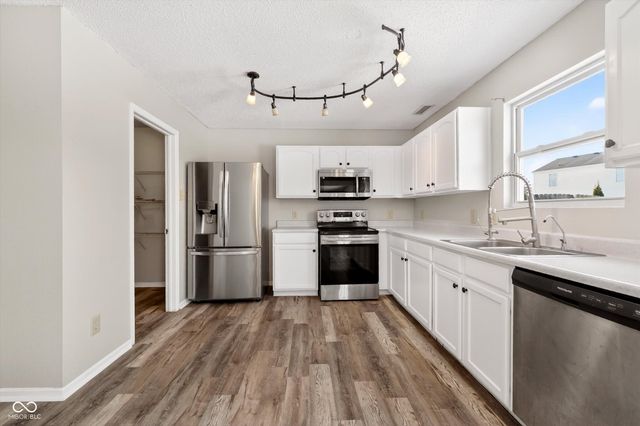 8277 S Evening Drive, Pendleton, IN 46064