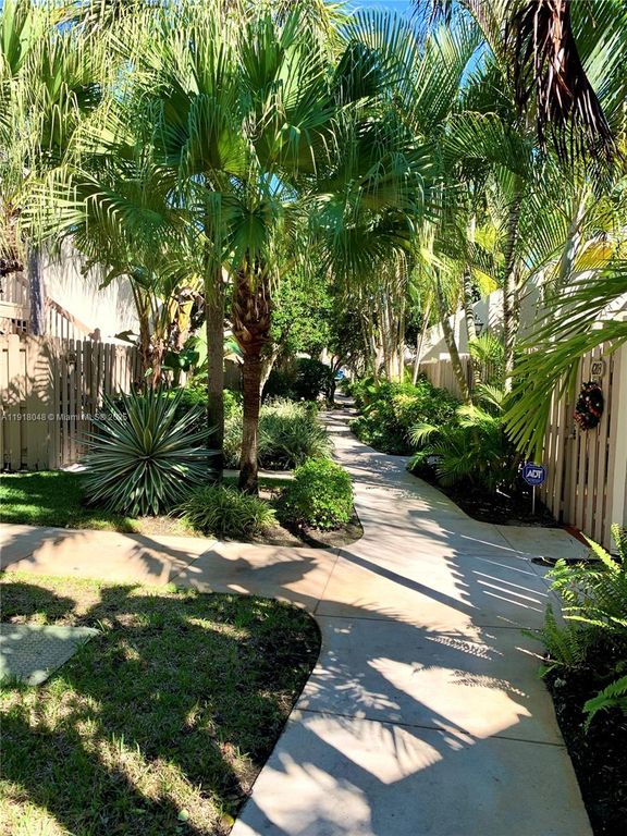 614 Executive Center Dr 104, West Palm Beach, FL 33401