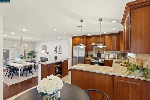 1724 Carriage Dr, Walnut Creek, CA 94598