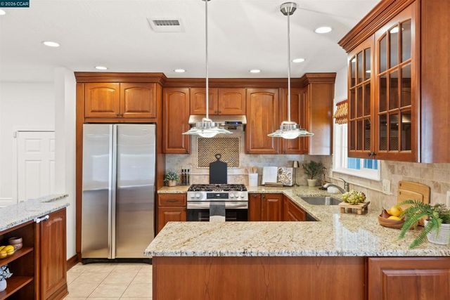 1724 Carriage Dr, Walnut Creek, CA 94598